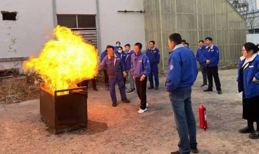 “安全在我心中，守護職工生命健康”——華海環(huán)保開展應(yīng)急消防演練活動